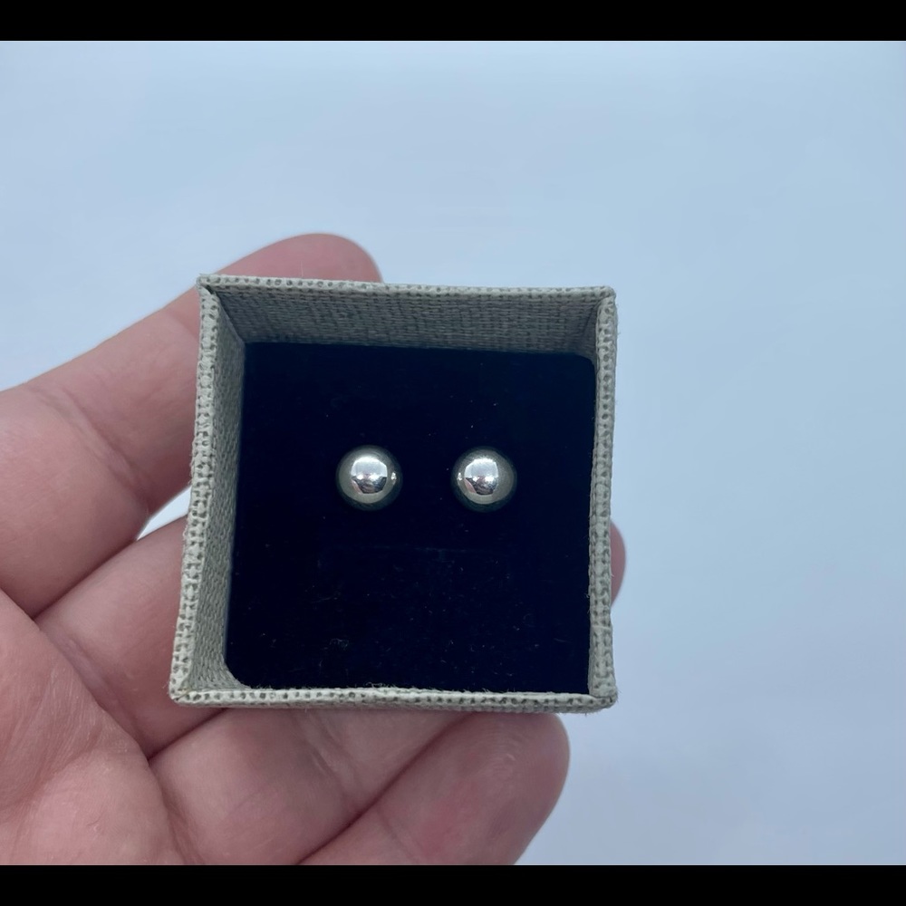 925 Sterling silver with rhodium ball studs - Picture 3 of 7